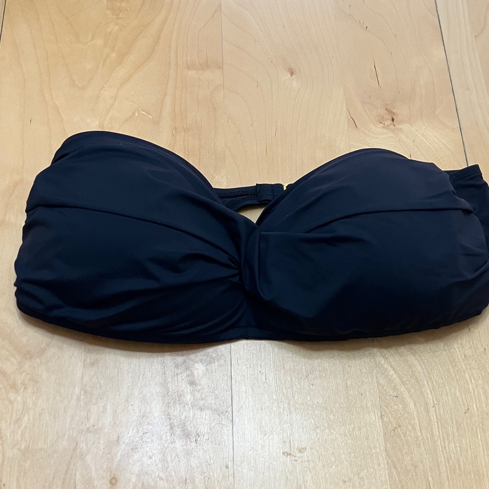 La Blanca Island Goddess Black Bikini Top size 18 great condition